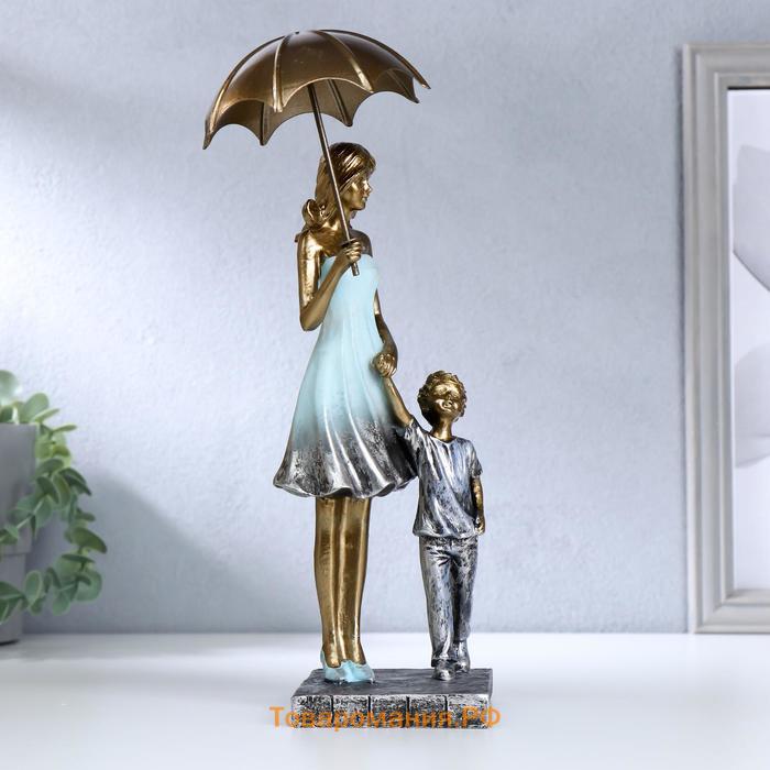 Сувенир полистоун "Мама с сыном на прогулке под зонтом" синий 28х11х8 см
