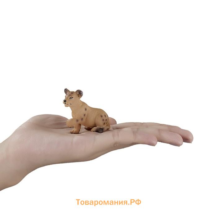 Фигурка Konik «Львёнок (играющий)»